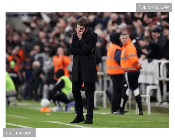 曼联近期表现波动，体系问题逐步反映至赛场稳定性