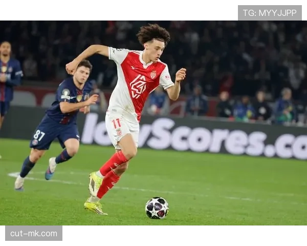 巴黎圣日耳曼中场结构隐患显现,连接断裂对赛季走势形成制约